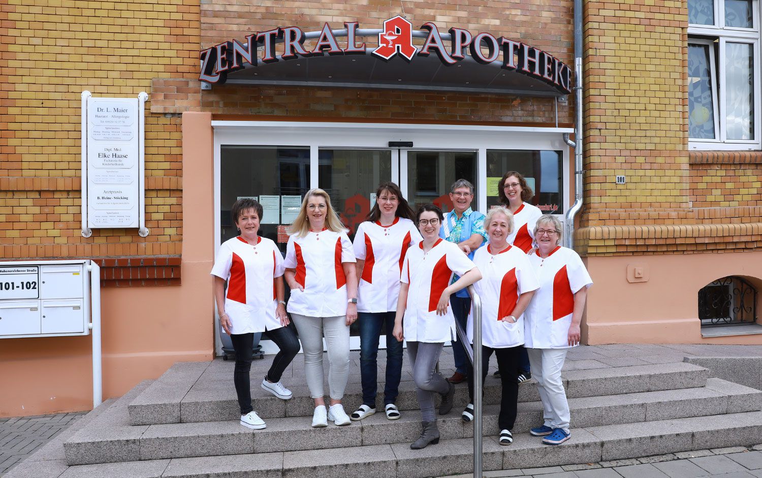 Team der Zentral-Apotheke Staßfurt